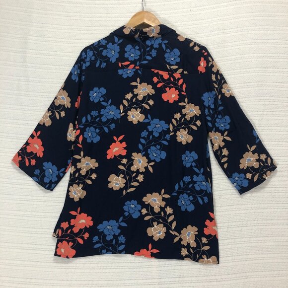 Chico's Women's Size 1 (S) Dark Blue Floral Print Button Down - Picture 5 of 7